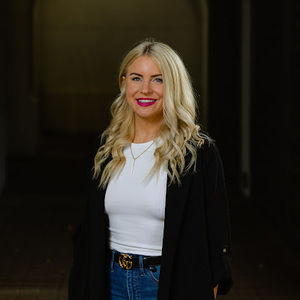 Meet your Posher, Caitlin
